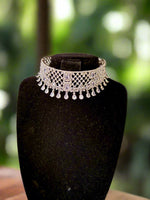 Diamond lattice choker necklace