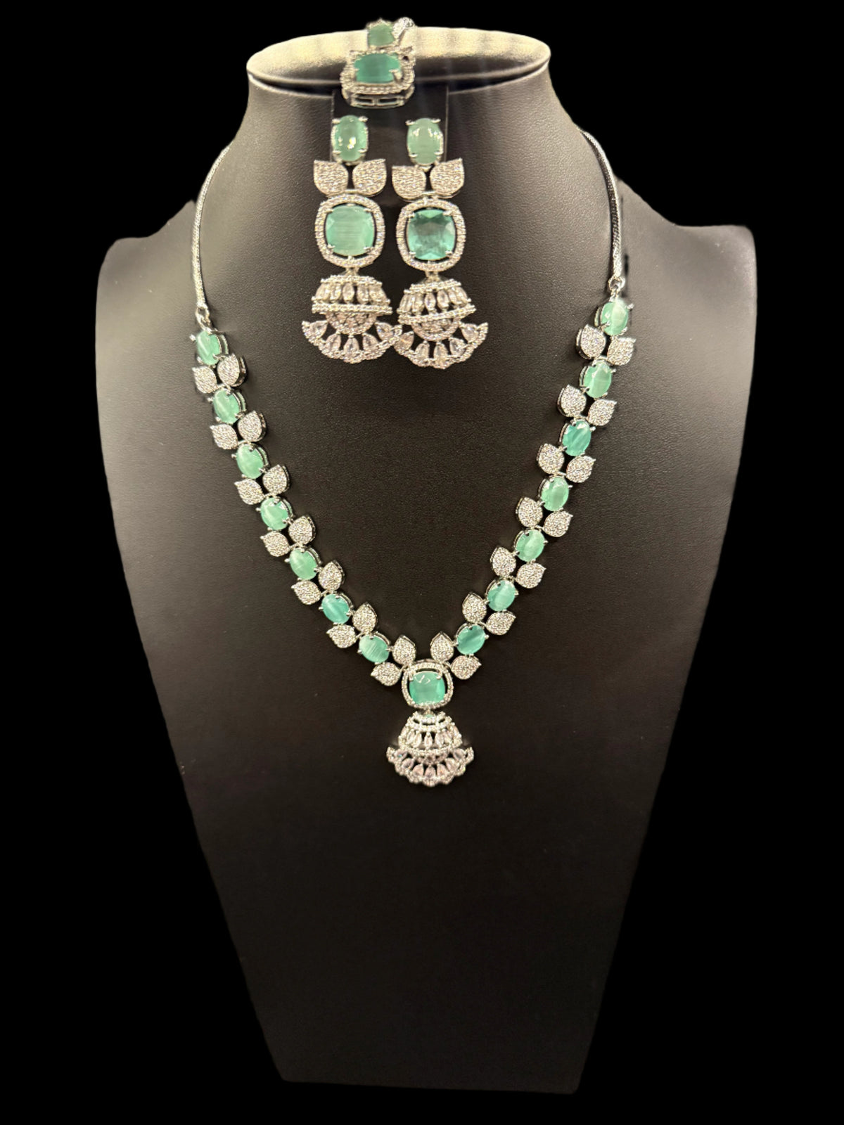 The Regal Majesty AD jewellery set – By Famaza Couture