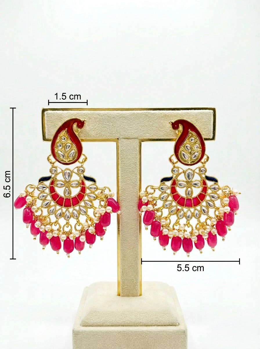 A visual guide of the Kundan and enamel earrings on a stand, showing the 6.5cm length and 5.5cm width.