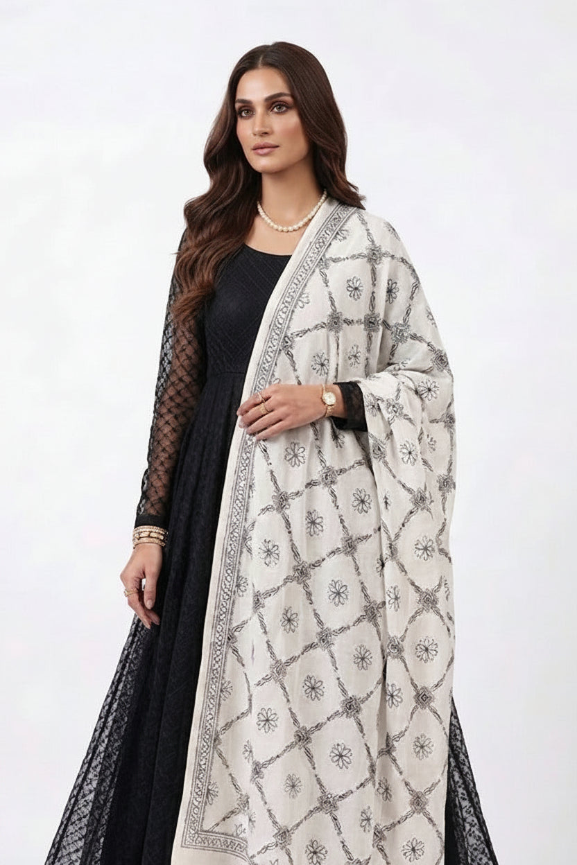 Model wearing a monochrome floral lattice Bakhiya embroidered cotton dupatta over a black dress.