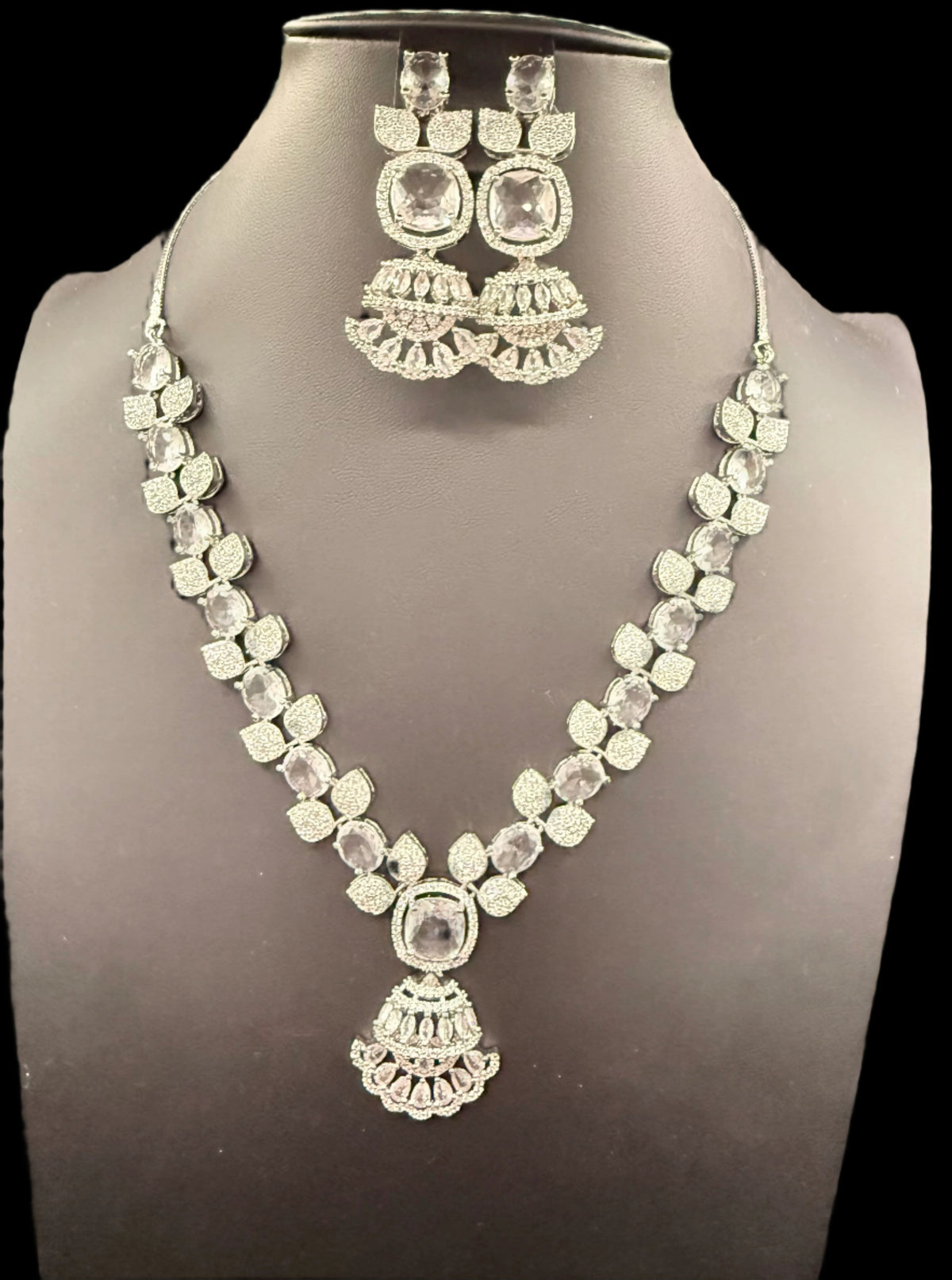 The Regal Majesty AD jewellery set – By Famaza Couture