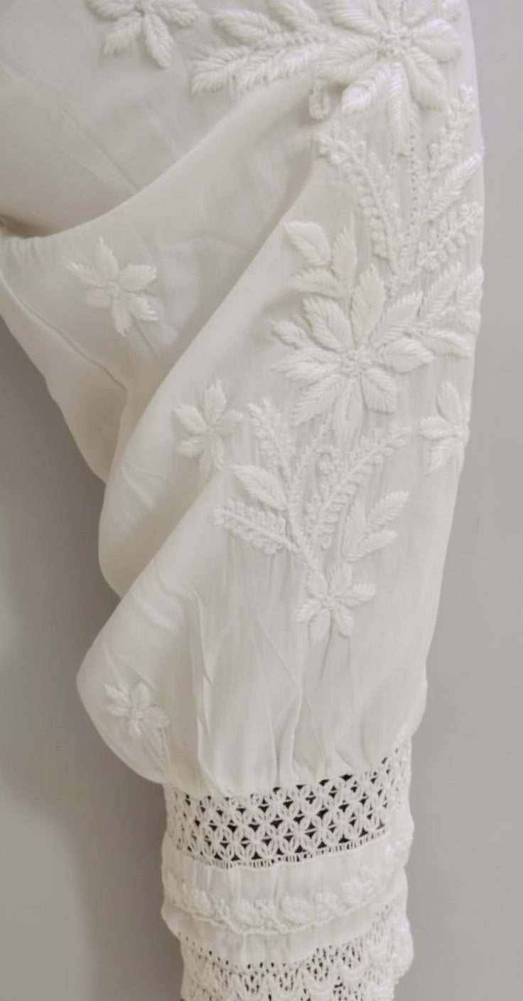 Afghani pants in white with pleats, elasticated waist and ankle cuffs