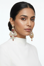 Luxury traditional gold crescent moon earrings.