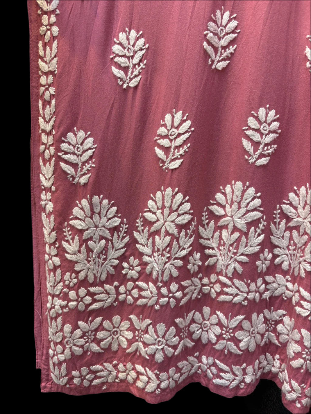 chikankari plus size kurti embroidery close up