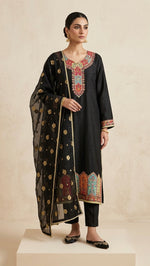 Model is wearing kanni silk kurti and trousers with banarsi dupatta 