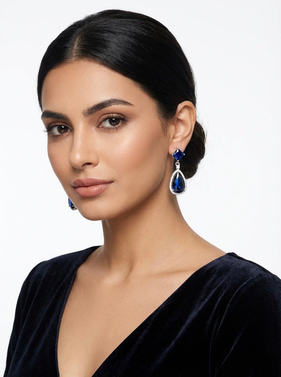 Teardrop-shaped earrings with navy blue stone earrings. 