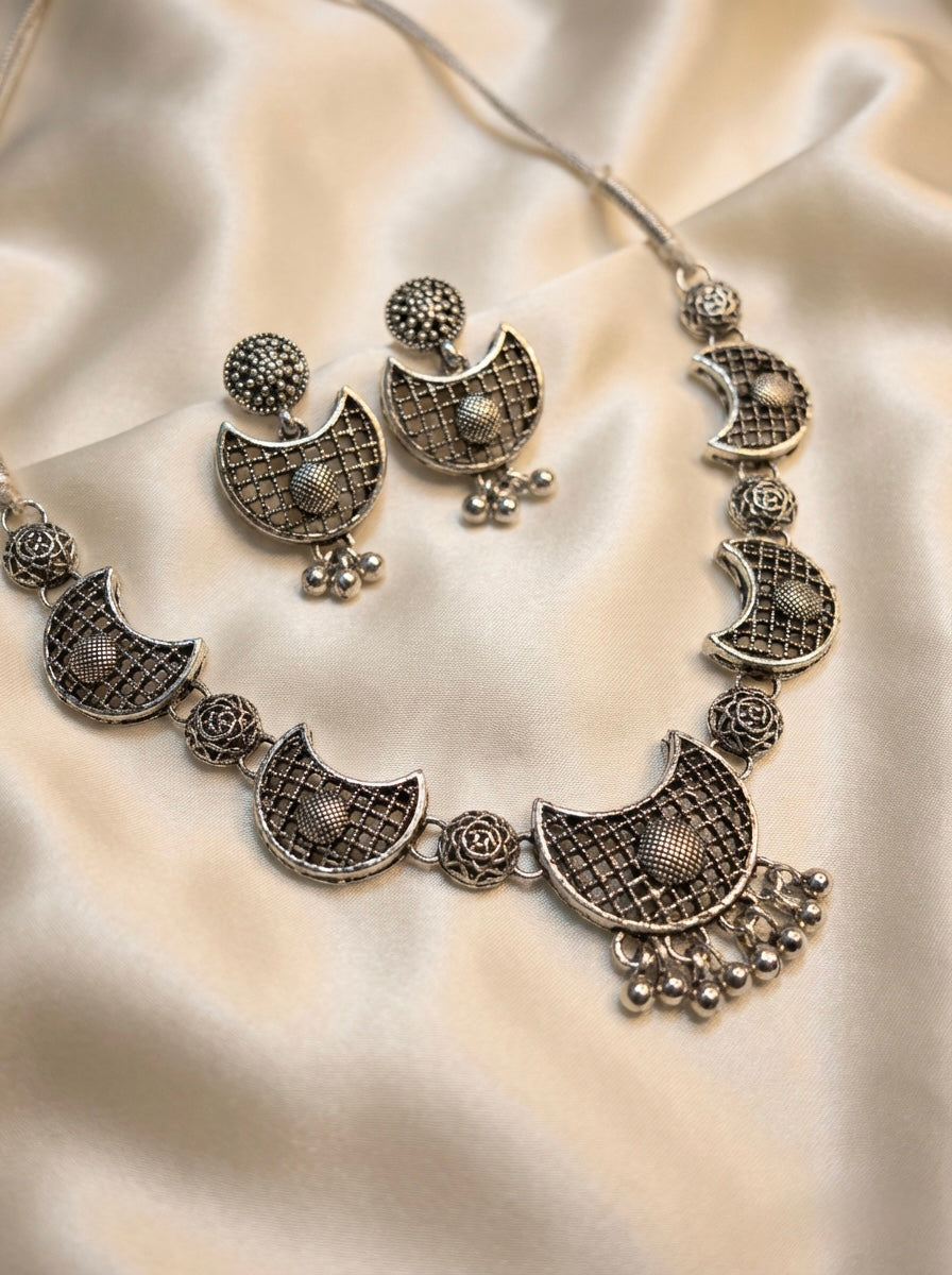 The oxidised chocker necklace and stud earrings jewellery set. 