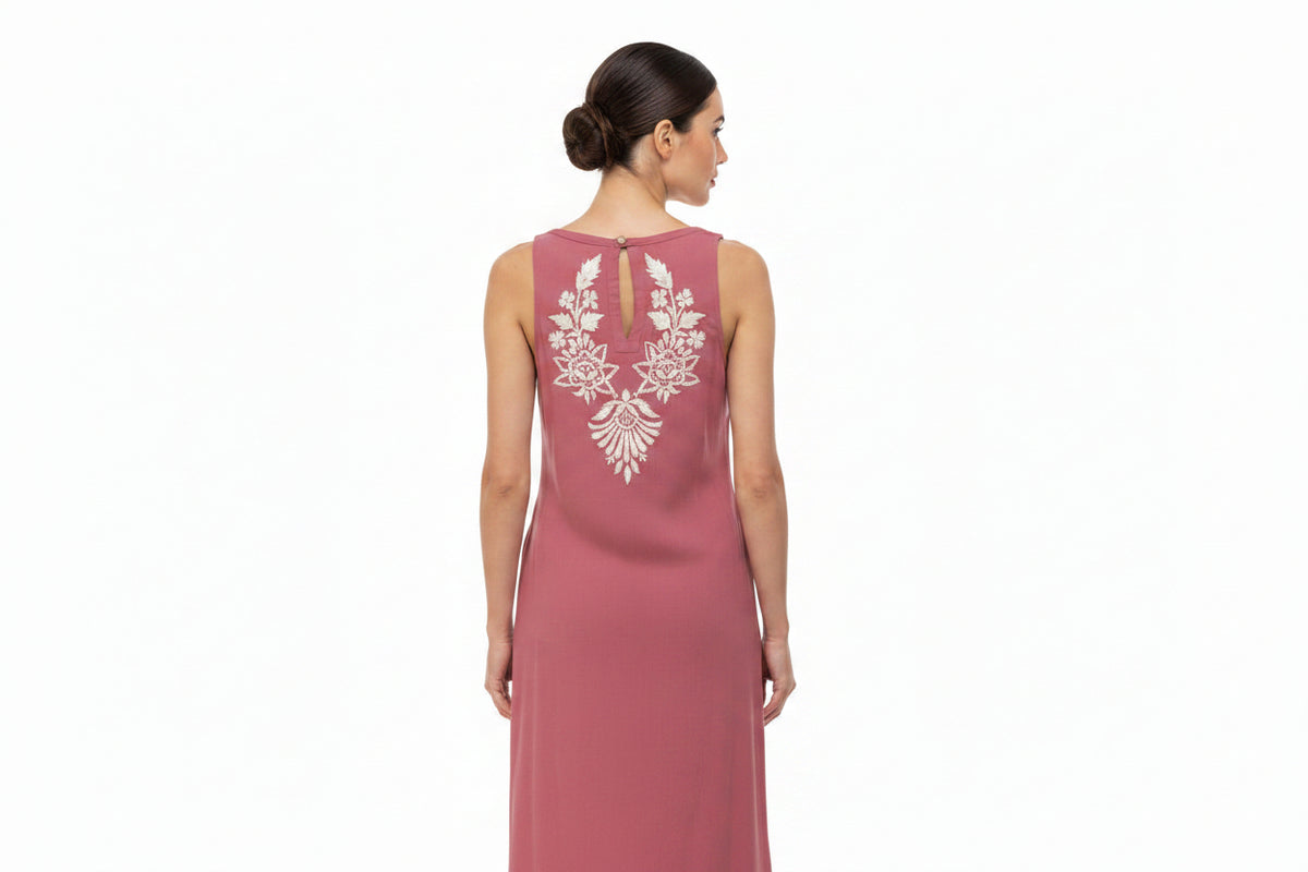 The rear view of the pink sleeveless kurti is displayed on a dummy.