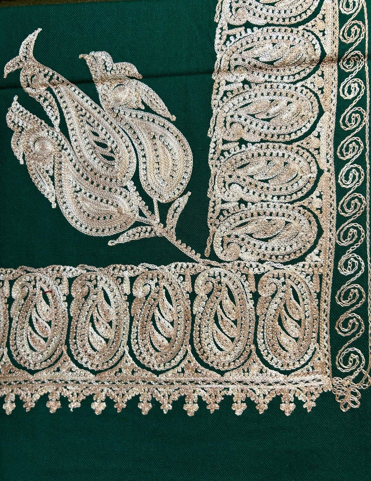 Kashmiri Embroidered Pashmina Scarf/Shawl | Exquisite Handcrafted Elegance – Famaza Couture