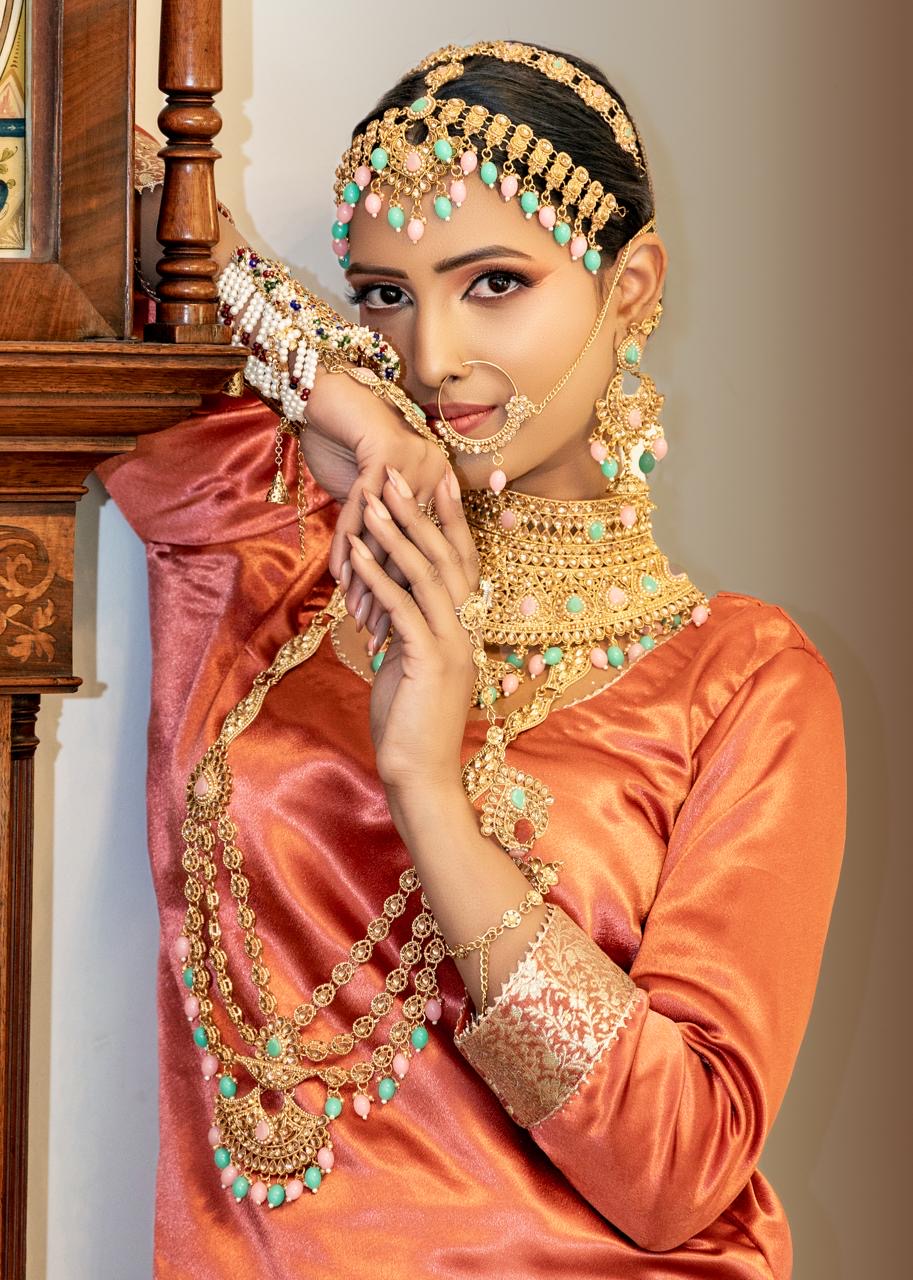 gold bridal jewellery set for Pakistani weddings