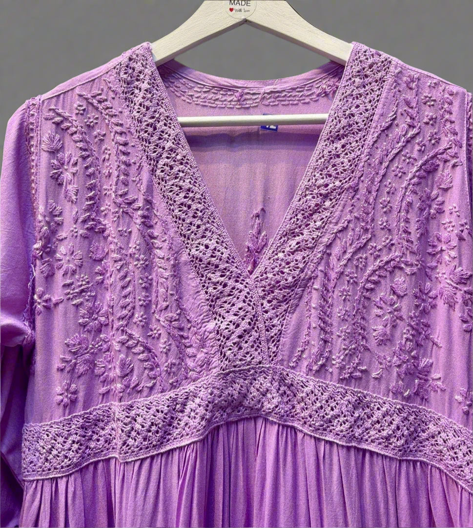 Close up of Embroidery of Chikankari short kurti dress