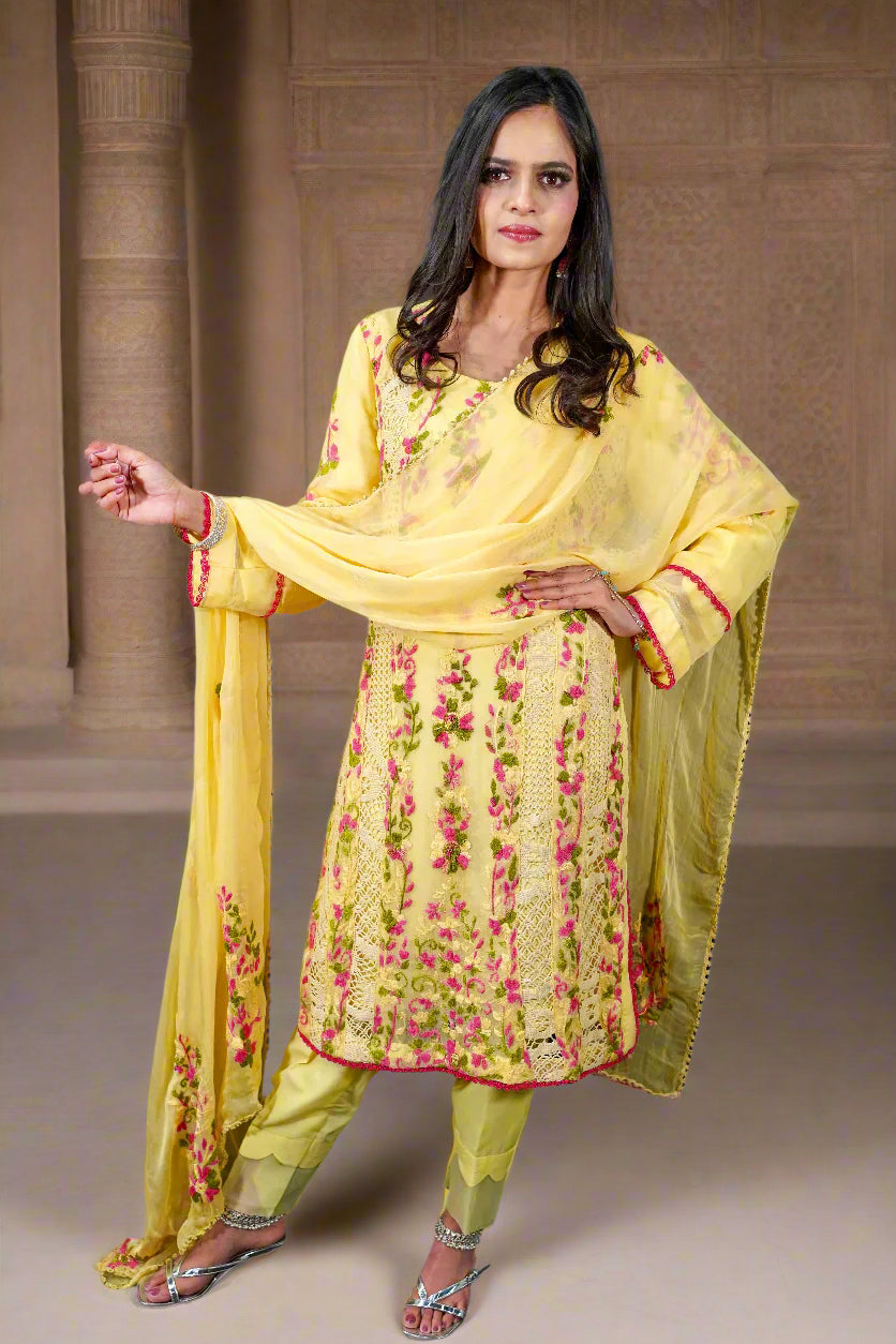 Pakistani suit set (3-piece) with chiffon dupatta famaza couture 